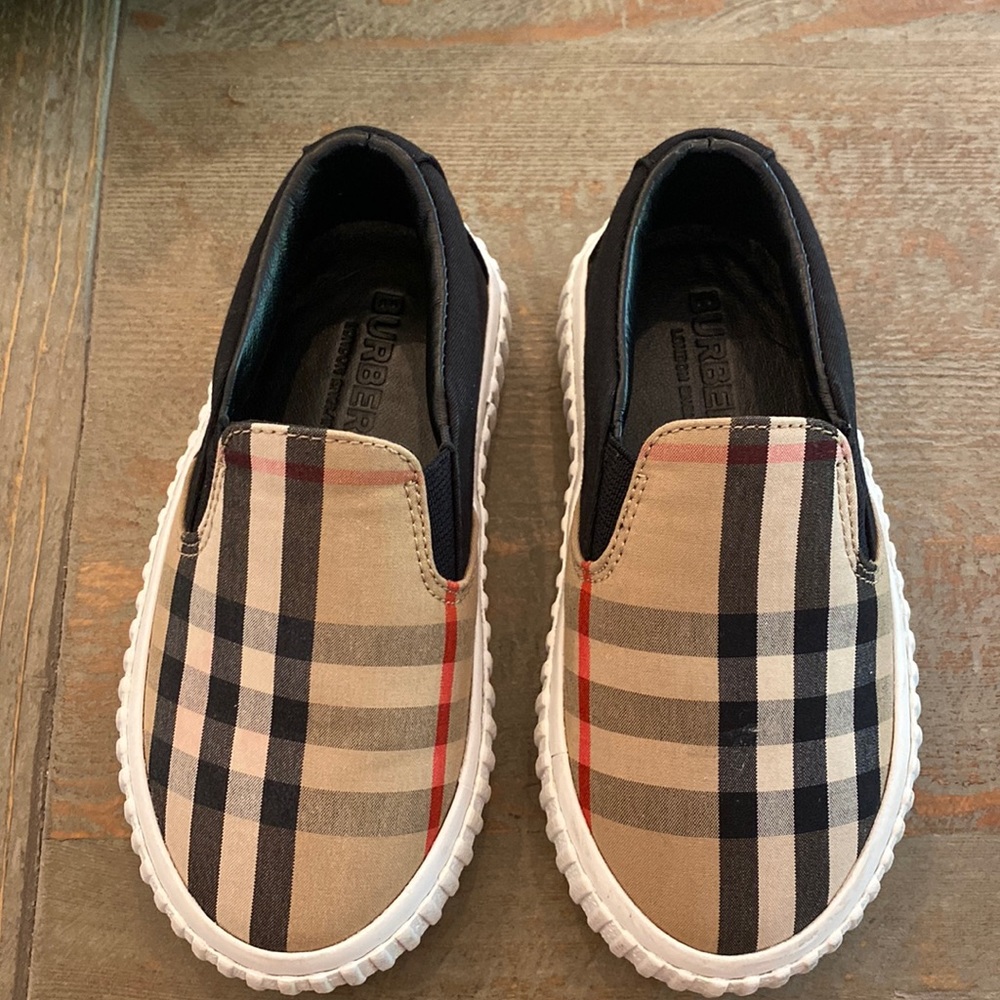 Burberry Slip on sneaker.